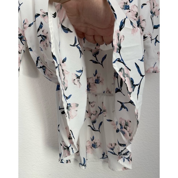 Sienna Sky • Floral White Sheer Buttoned Feminine Blouse - Picture 8 of 14